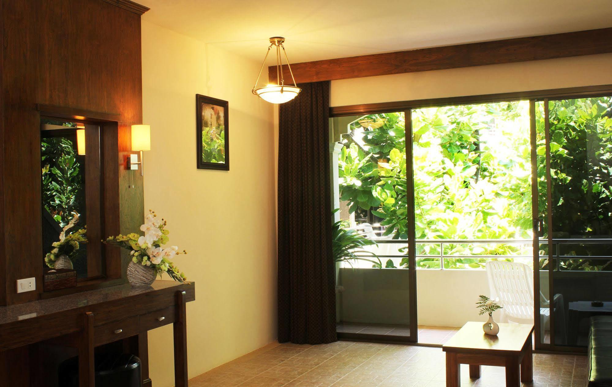 Baan Pron Phateep Patong Extérieur photo