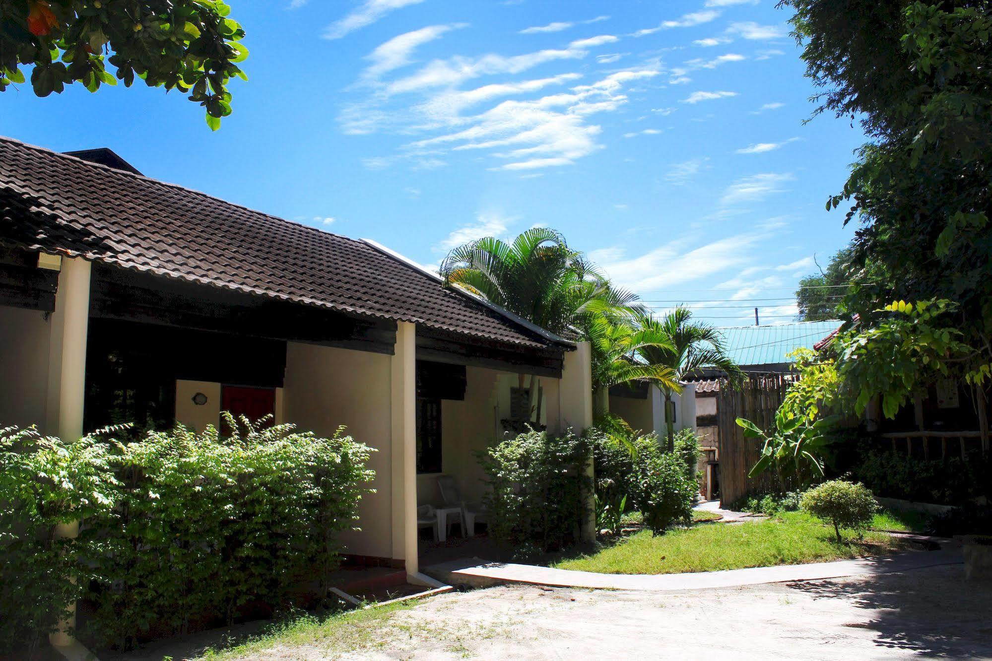 Baan Pron Phateep Patong Extérieur photo